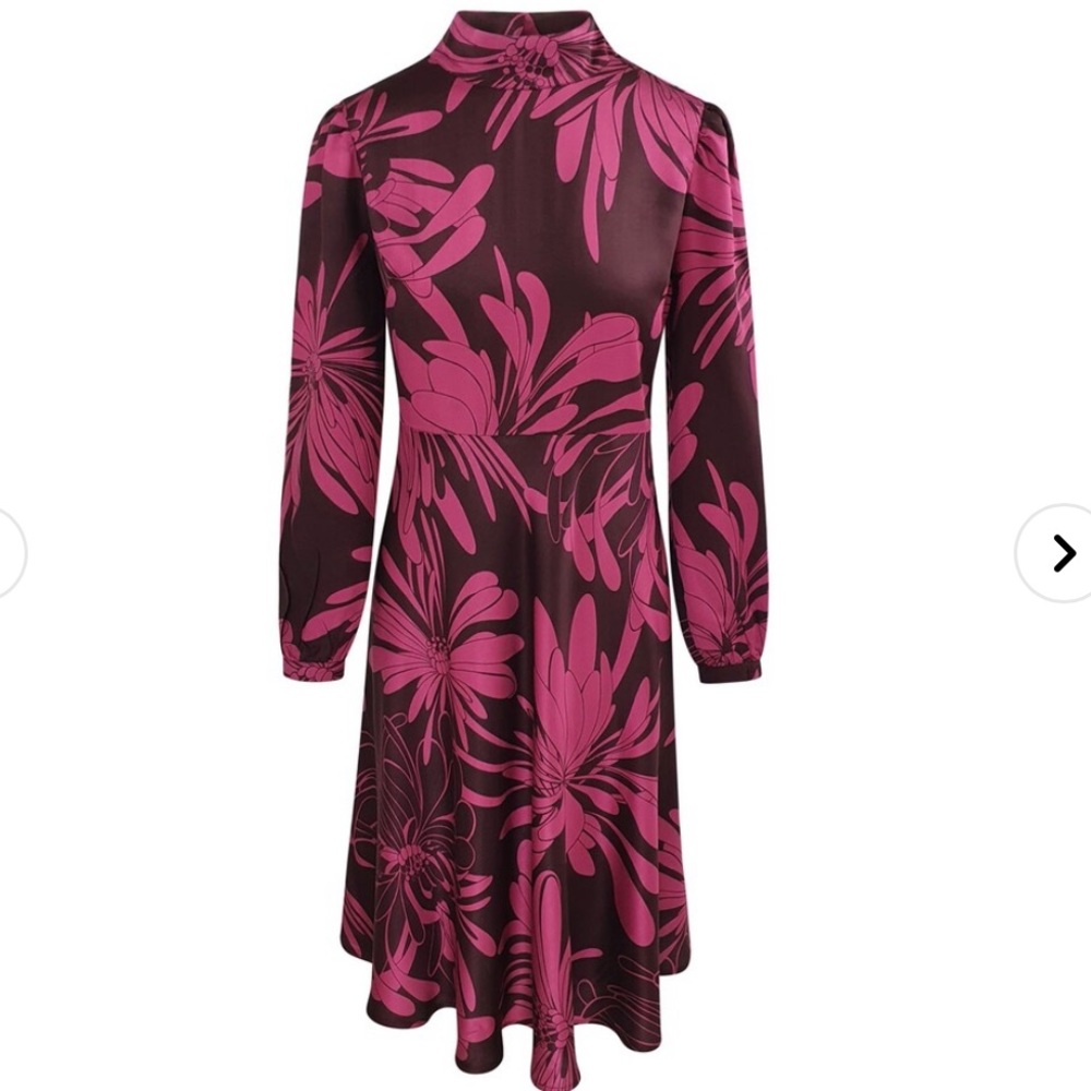 Wolf & Badger
Haris Cotton Haris Floral-Print Midi Dress